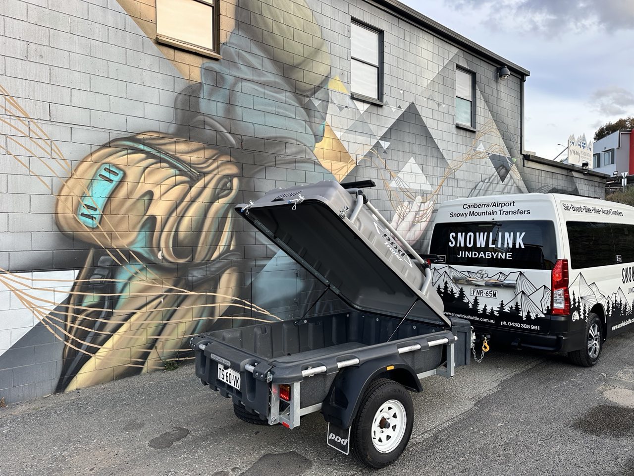 Snowlink enclosed luggage pod trailer for skis, bikes and bags
